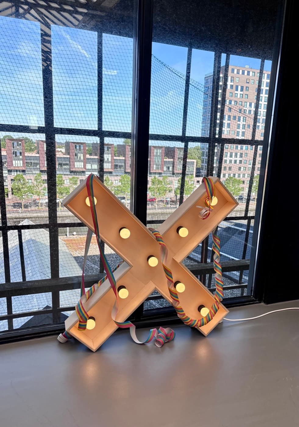 Het Search X-kantoor met uitzicht over de stad